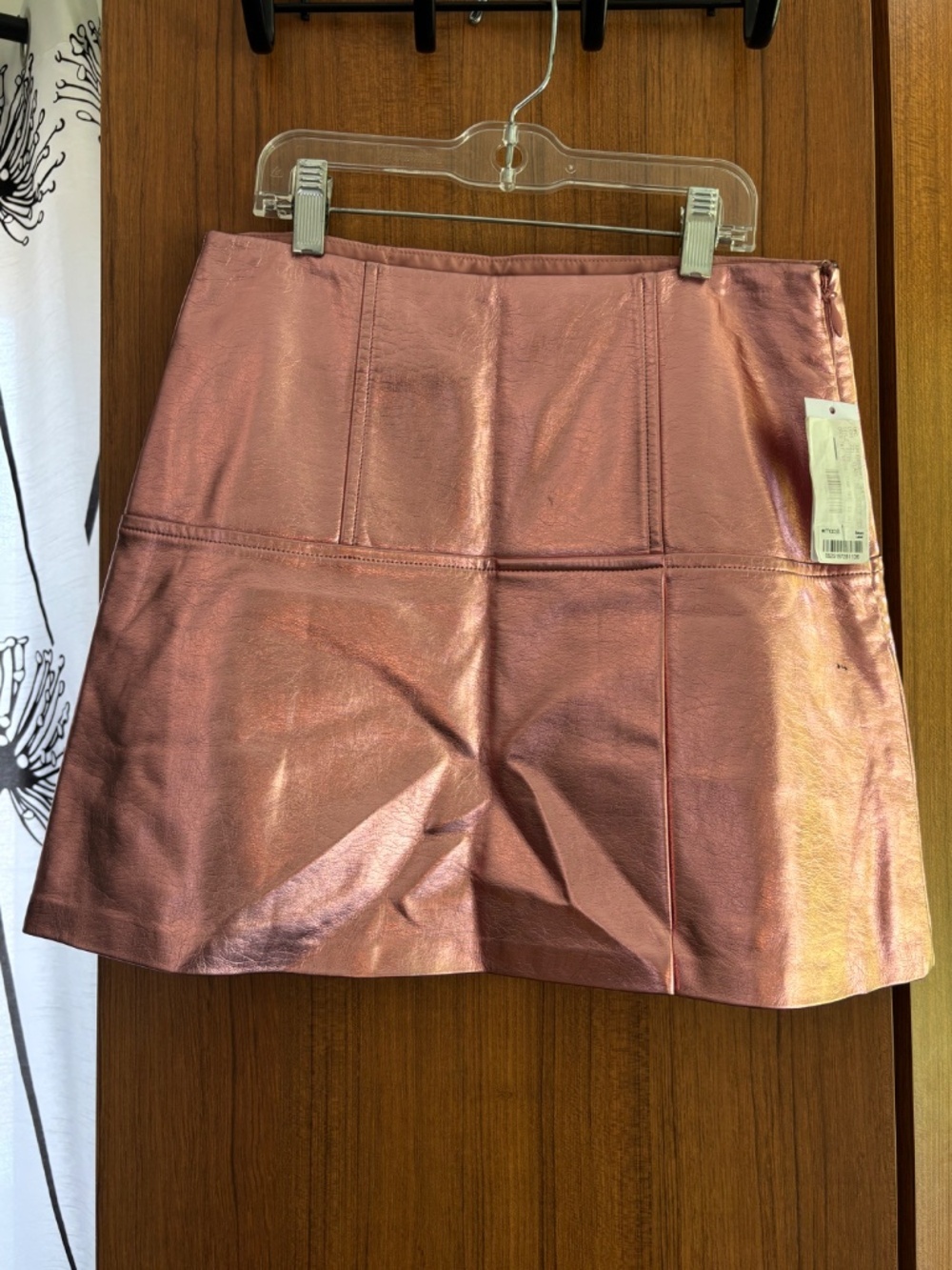 GUESS NWT Metallic Rose Gold Faux Leather Mini Skirt Size 4 - Picture 2 of 10